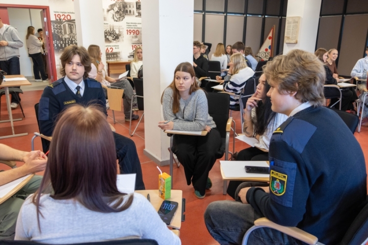 Liepājas Valsts tehnikumā aizvadīts angļu valodas forums par jauniešu lomu pilsētas un valsts attīstībā