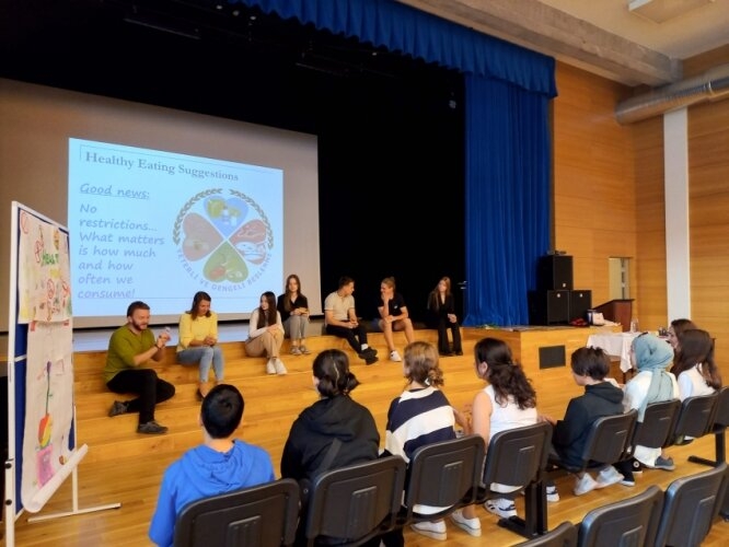 Skolā norisinās projekta “EAT HEALTHY LIVE CLEAN: SAVE THE WORLD” aktivitāte "Pandemic And Hygiene Relation"