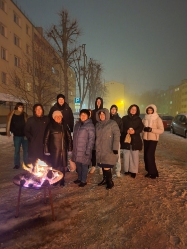 Liepājas Valsts tehnikuma jaunieši godina barikāžu aizstāvjus 35. gadadienā