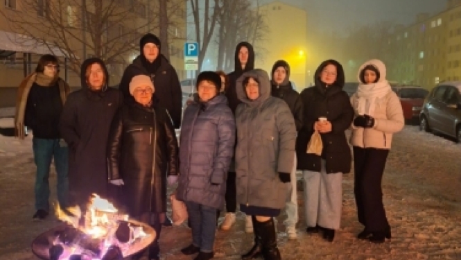 Liepājas Valsts tehnikuma jaunieši godina barikāžu aizstāvjus 35. gadadienā