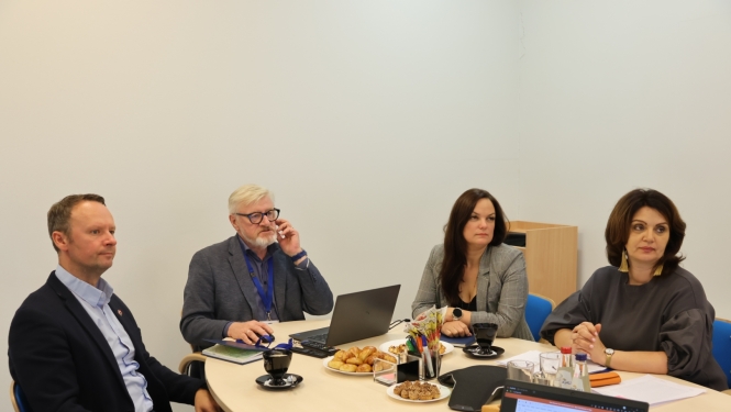 Direktors, direktora vietnieces un uzņēmējs Gatis Ginters konventa sēdē