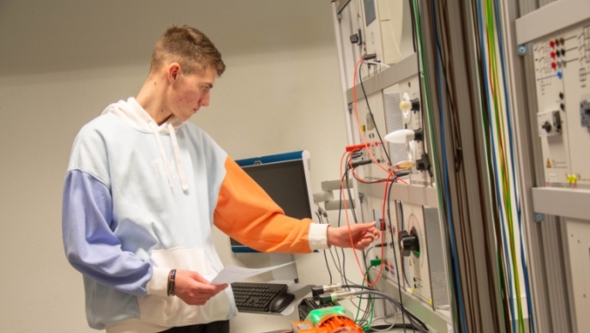 Kā vējš kļūst par elektrību – izglītojoša nodarbība Nīcas vidusskolas jauniešiem