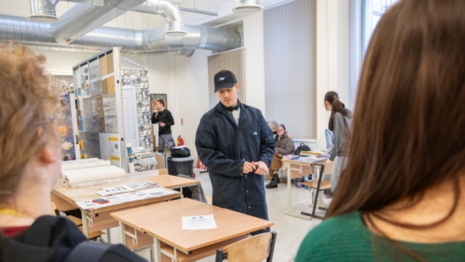 Liepājas Valsts tehnikumā viesojas Liepājas Piemares pamatskolas 9. klašu skolēni