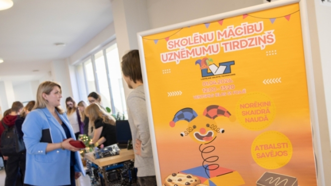Tehnikuma skolēnu mācību uzņēmumi andelējas garajā starpbrīdī