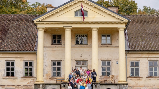 Skolotāju kopbilde pie Padures muižas