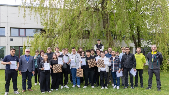 Studenti un pedagogi no Turcijas ar tehnikuma direktoru