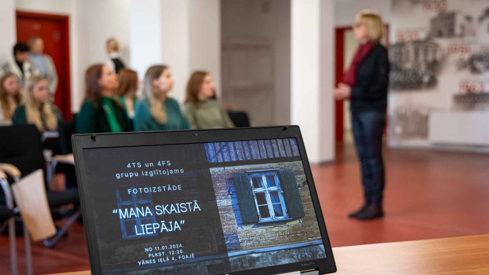 Tērpu izgatavošanas un stila speciālistes