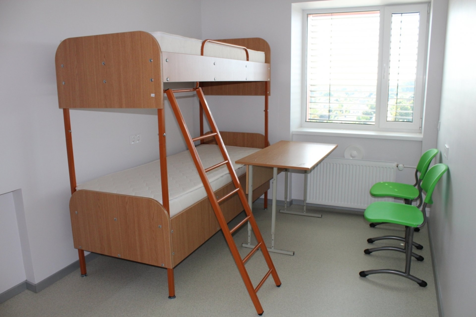 Istabiņa ar divstāvu gultu