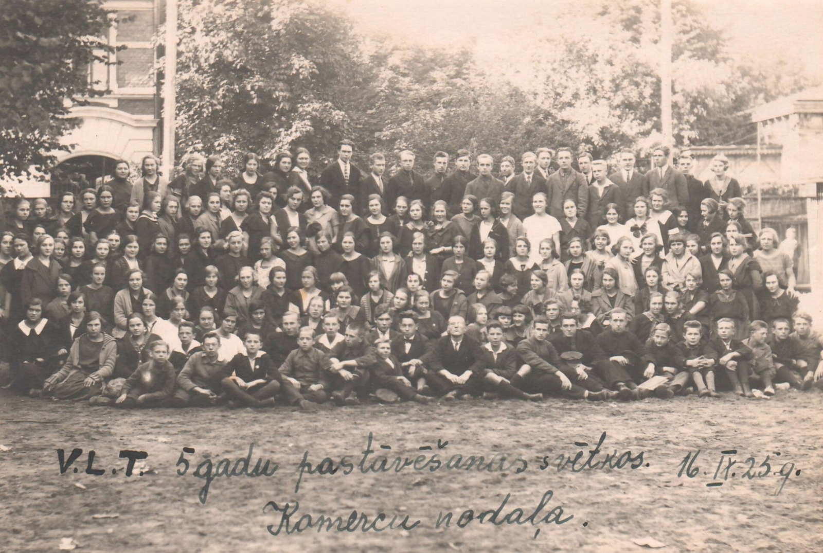 Valsts Liepājas technikuma 5 gadu jubilejas pastāvēšanas svētki - komercnodaļa