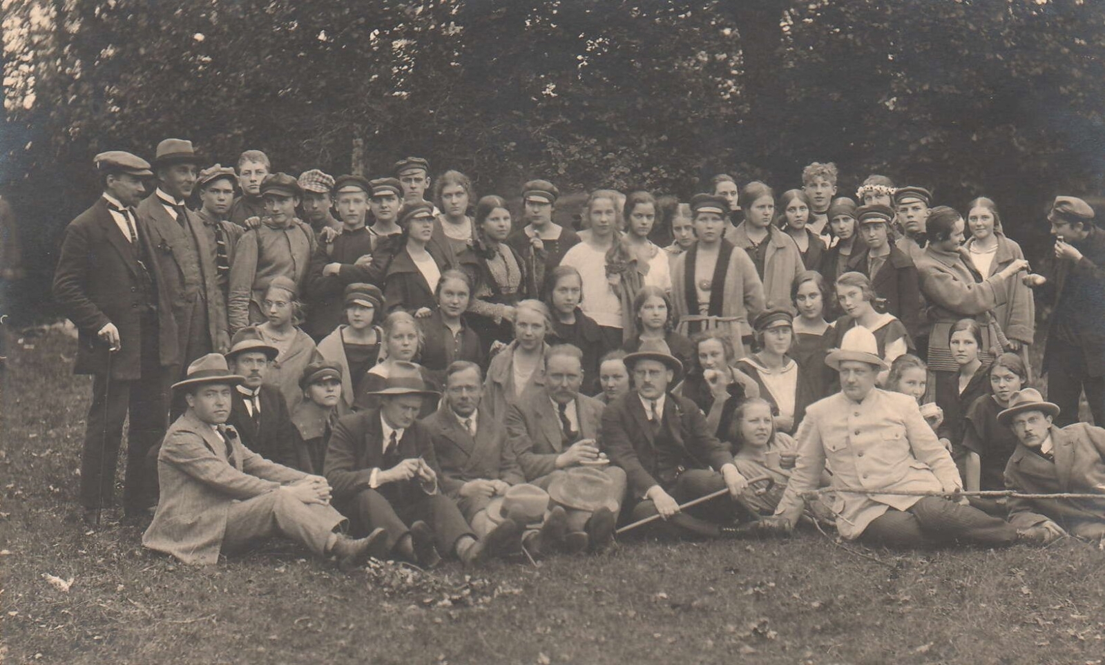 Valsts Liepājas technikuma Komercklases skolēni un skolotāji 1924. gadā - atmiņas no Dunalkas ekskursijām 