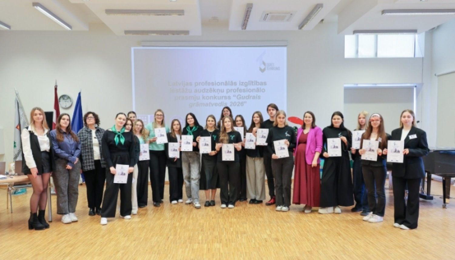 Jaunieši ar diplomiem