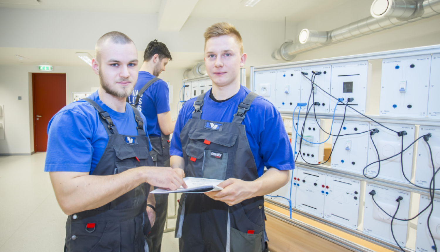 Elektrotehniķi