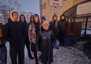 Liepājas Valsts tehnikuma jaunieši godina barikāžu aizstāvjus 35. gadadienā
