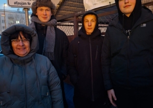 Liepājas Valsts tehnikuma jaunieši godina barikāžu aizstāvjus 35. gadadienā