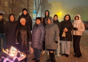Liepājas Valsts tehnikuma jaunieši godina barikāžu aizstāvjus 35. gadadienā