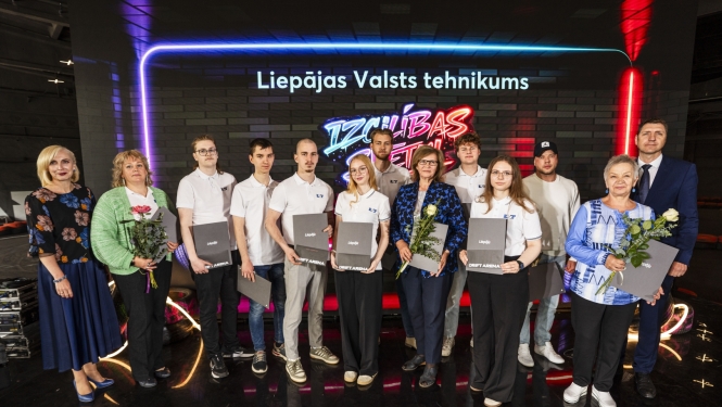 Izcilības svētku godalgoto audzēkņu kopbilde